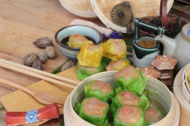 Çin böreği sıcak çay lezzetli haşlanmış.