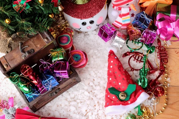 Festival de presentes de Natal e decorações dia de xmas . — Fotografia de Stock