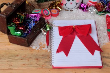 Noel hediyeleri ve süslemeleri Noel günü Festivali.