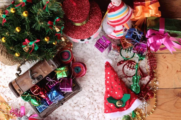 Karácsonyi ajándékok és díszek karácsonyi nap fesztivál. — Stock Fotó