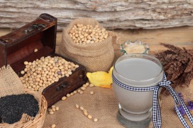 Soya sütü karıştırın siyah susam .
