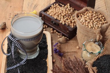 Soya sütü karıştırın siyah susam .