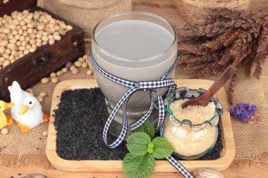 Soya sütü karıştırın siyah susam .