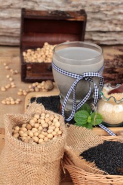 Soya sütü karıştırın siyah susam .
