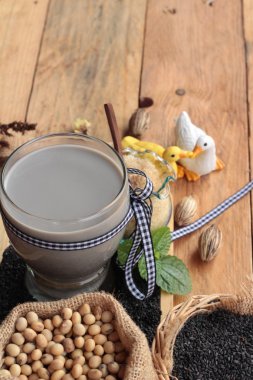 Soya sütü karıştırın siyah susam .