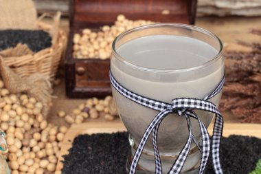 Soya sütü karıştırın siyah susam .