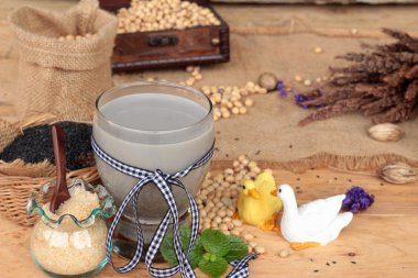 Soya sütü karıştırın siyah susam .