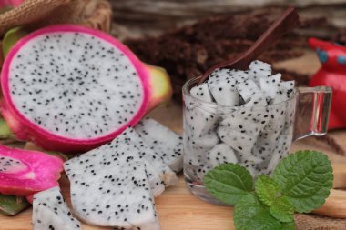 Dragon meyve ve lezzetli smoothie.