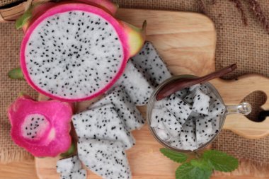 Dragon meyve ve lezzetli smoothie.