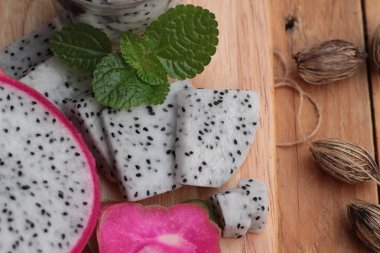 Dragon meyve ve lezzetli smoothie.