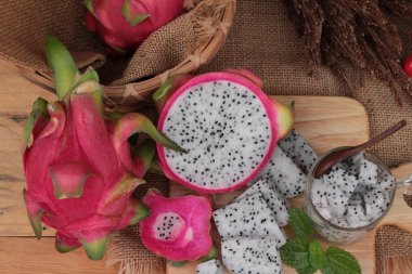 Dragon meyve ve lezzetli smoothie.