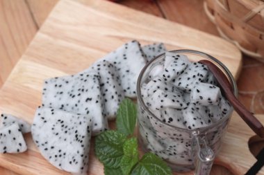 Dragon meyve ve lezzetli smoothie.