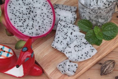 Dragon meyve ve lezzetli smoothie.