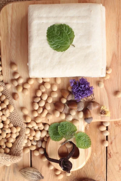 Tofu para cozinhar e sementes de soja . — Fotografia de Stock