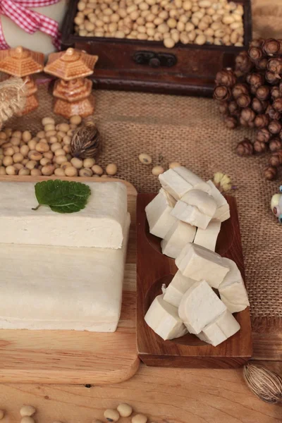 Tofu per la cottura e semi di soia . — Foto Stock
