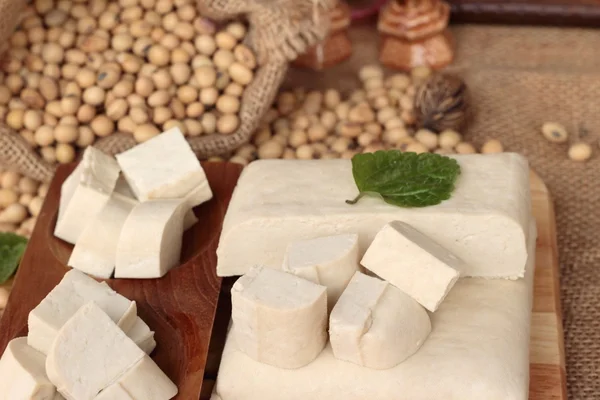 Tofu para cocinar y semillas de soja . — Foto de Stock