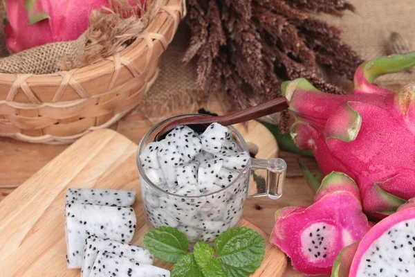 Fruta del dragón y batido de delicioso . — Foto de Stock