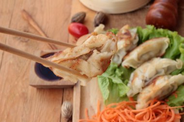 Kızartma sosu ve soslar - geleneksel Japon yemekleri.