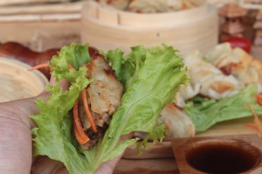 Kızartma sosu ve soslar - geleneksel Japon yemekleri.