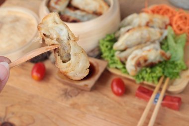 Kızartma sosu ve soslar - geleneksel Japon yemekleri.