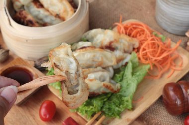 Kızartma sosu ve soslar - geleneksel Japon yemekleri.