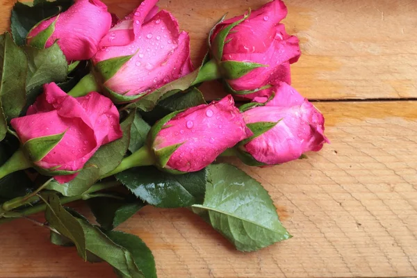 Rosa con i cuori rossi per San Valentino . — Foto Stock