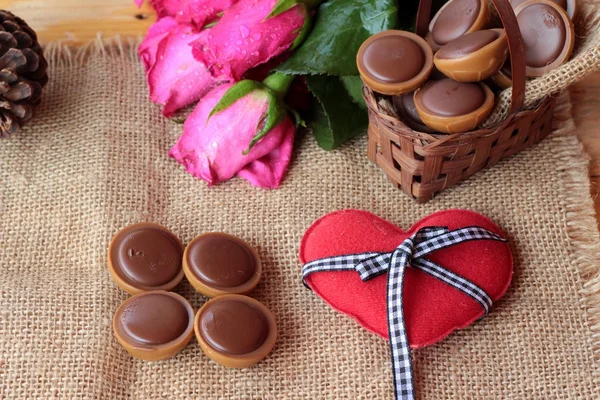 Σοκολάτα και κόκ καρδιές για ημέρα του Αγίου Βαλεντίνου. — Φωτογραφία Αρχείου
