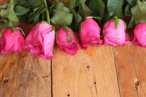 Rosa con i cuori rossi per San Valentino . — Foto Stock
