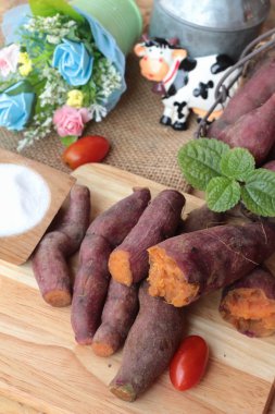 tatlı patates ile şeker lezzetli haşlanmış.