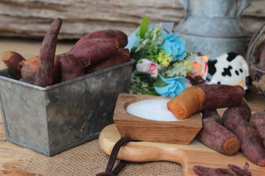 tatlı patates ile şeker lezzetli haşlanmış.