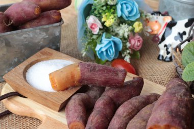 tatlı patates ile şeker lezzetli haşlanmış.