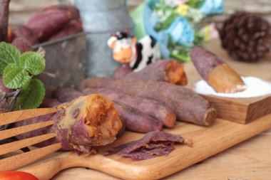 tatlı patates ile şeker lezzetli haşlanmış.