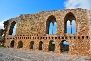 San Marco d 'Alunzio Sicilya' daki Norman Kalesi 'nin kalıntıları.