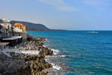 Sefalu 'daki uçurum Sicilya İtalya