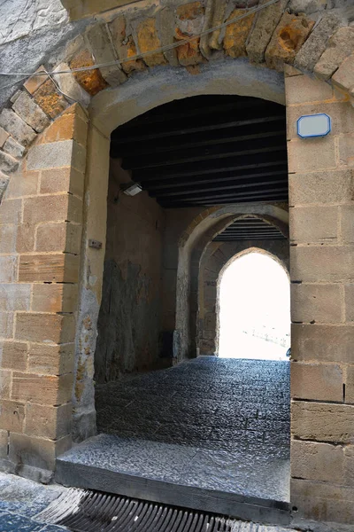 塞法尔的佩斯卡拉门是沿着中世纪城墙打开的四扇大门中唯一的一扇 — 图库照片