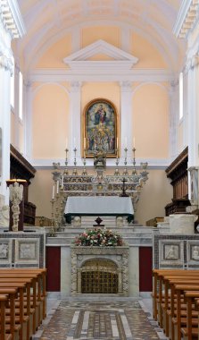 Santi Erasmo e Marciano Katedrali ve Santa Maria Assunta Neo-Gotik (cephe) Barok-Neoklasik (iç mekan) Sep 27, 2020 Gaeta İtalya