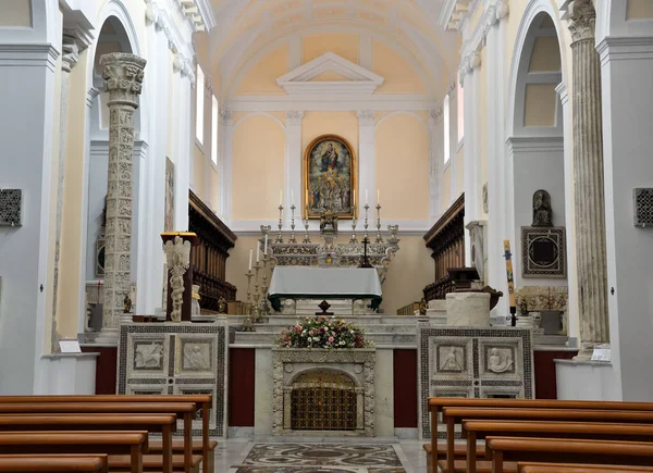 Wnętrze Katedry Santi Erasmo Marciano Santa Maria Assunta Neogotyk Fasada — Zdjęcie stockowe