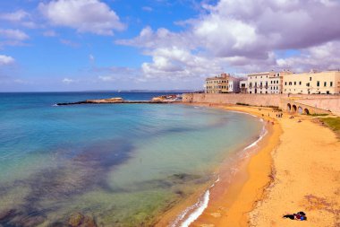 Gelibolu 'nun panoramik görüntüsü. Puglia. İtalya