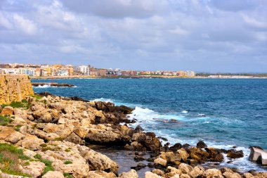 Gelibolu 'nun panoramik görüntüsü. Puglia. İtalya