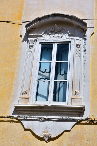 Windows Historic Buildings Downtown Gallipoli Italy — Stockfoto