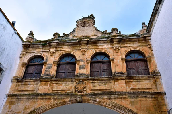 Ostuni Püspöki Palotája Egy Századi Épület Teljesen Felújított Rococo Stílusban — Stock Fotó