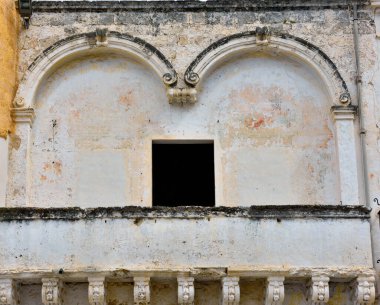 Tarihi bir sarayın kemerleri Nardo Salento İtalya