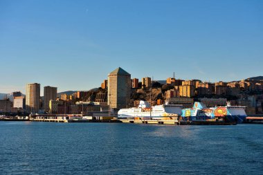 13 Aralık 2020 'de İtalya' nın liman ve şehir panoramasında feribot seferleri başladı.