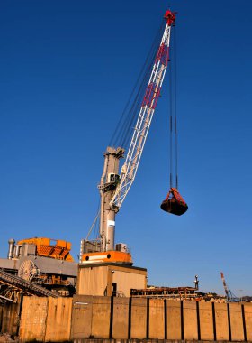 Vinç Cenova İtalya Limanı 'nda.