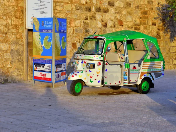 Motor Vehicle Take Tourists Historical Center Village May 2018 Otranto — Stock Photo, Image