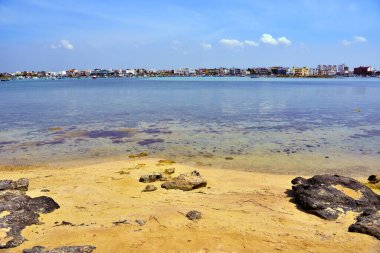 Tavşan adası (isola dei conigli o isola grande) ya da büyük ada porto sezaryeni Salento İtalya