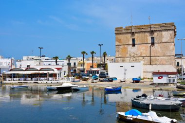 Porto Sezeryan, Puglia, İtalya Sezaryen Kulesi