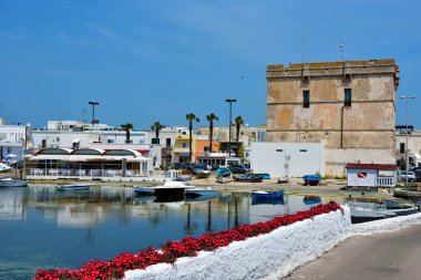 Porto Sezeryan, Puglia, İtalya Sezaryen Kulesi