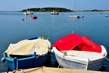 Tavşan adası (isola dei conigli o isola grande) ya da büyük ada porto sezaryeni Salento İtalya