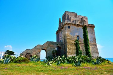 Torre Colimena porto sezaryen o salento italya